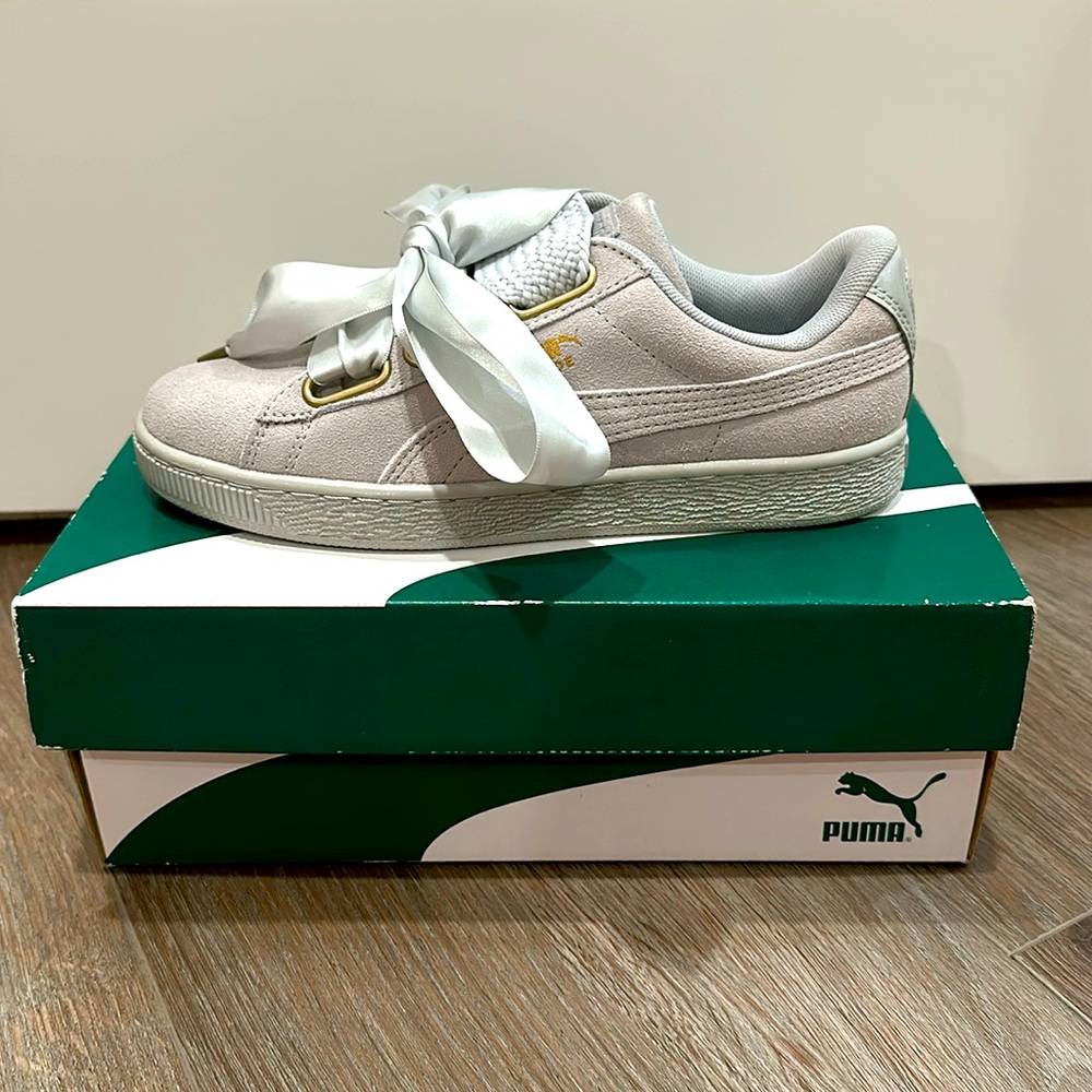 Cute grey suede Puma shoes, women’s US size 6.5.